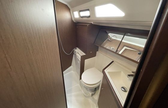 Sailboat BENETEAU Oceanis 40.1 12.2m