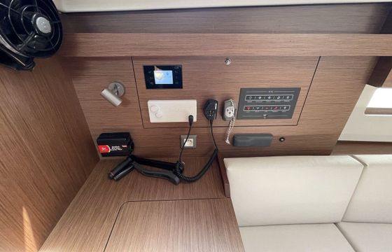 Sailboat BENETEAU Oceanis 40.1 12.2m