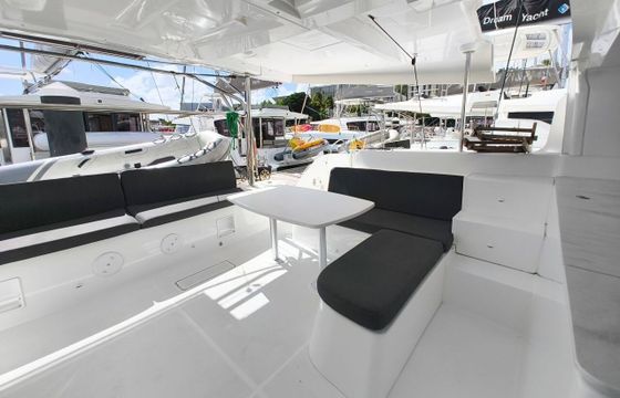 Catamaran Lagoon-Bénéteau Lagoon 46 - 4 + 2 cab. 13m