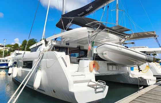 Catamaran Lagoon-Bénéteau Lagoon 46 - 4 + 2 cab. 13m