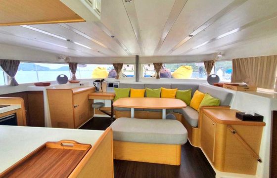 Sailboat Lagoon 420 13m