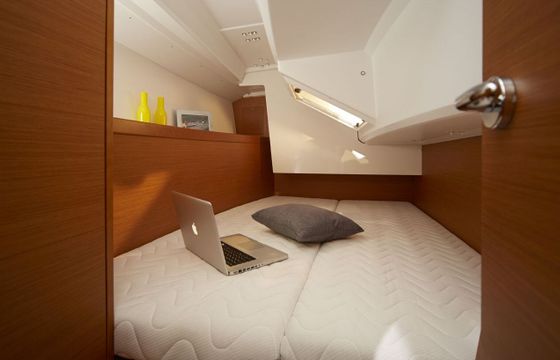 Sailboat Sun Odyssey 349 10m