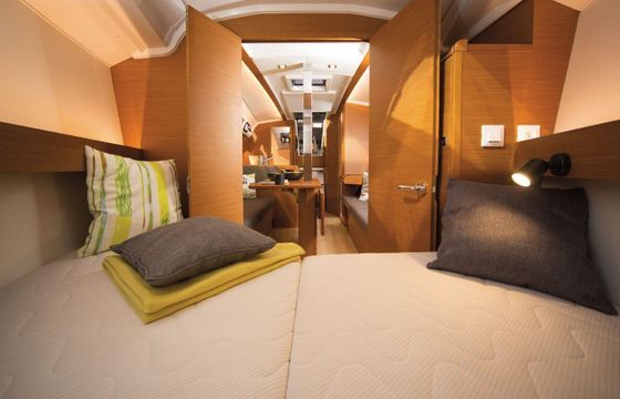 Sailboat Sun Odyssey 349 10m