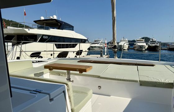 Catamaran Catana Group Bali 4.6 - 5 + 1 cab. 14m
