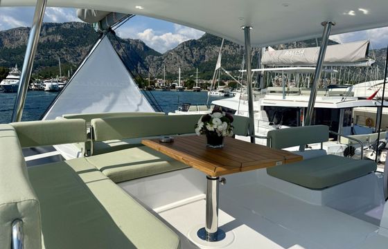 Catamaran Catana Group Bali 4.6 - 5 + 1 cab. 14m