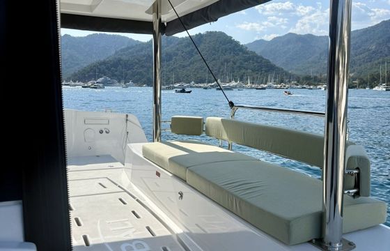 Catamaran Catana Group Bali 4.6 - 5 + 1 cab. 14m