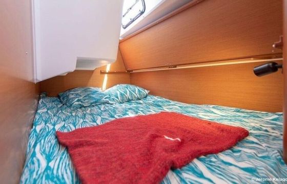 Sailboat Jeanneau Sun Loft 47 monocat 14m