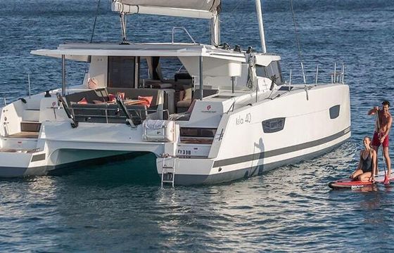 Catamaran Fountaine Pajot ISLA 40 12.26m