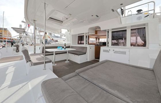 Catamaran Lagoon-Bénéteau Lagoon 450 F - 4 + 2 cab. 13m