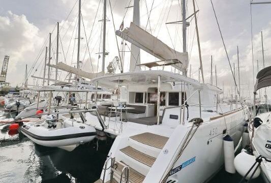 Catamaran Lagoon-Bénéteau Lagoon 450 F - 4 + 2 cab. 13m