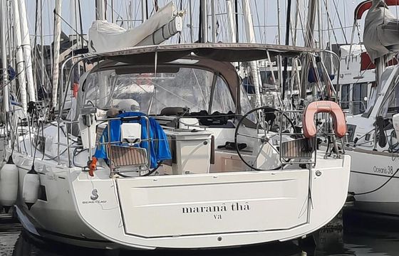 Sailboat Beneteau Oceanis 40 12m