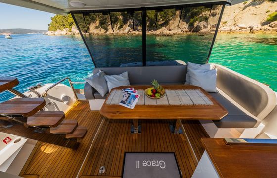 Motor yacht Sealine Sealine F430 880hp