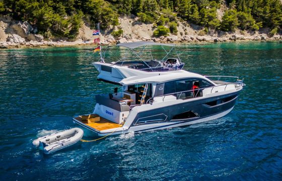 Motor yacht Sealine Sealine F430 880hp