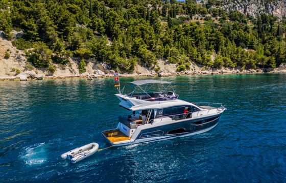 Motor yacht Sealine Sealine F430 880hp