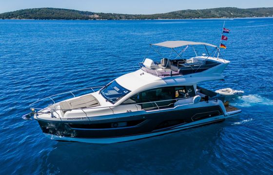 Motor yacht Sealine Sealine F430 880hp