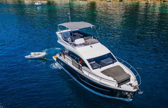 Motor yacht Sealine Sealine F430 880hp