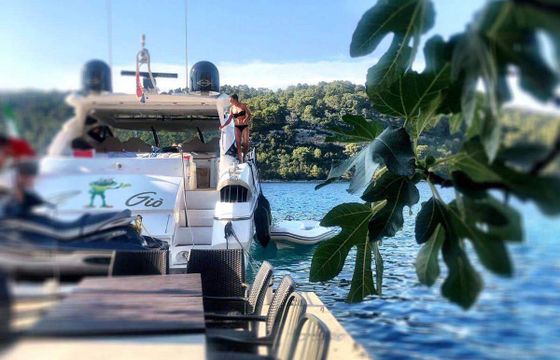 Motor yacht Sunseeker Predator 68 3100hp