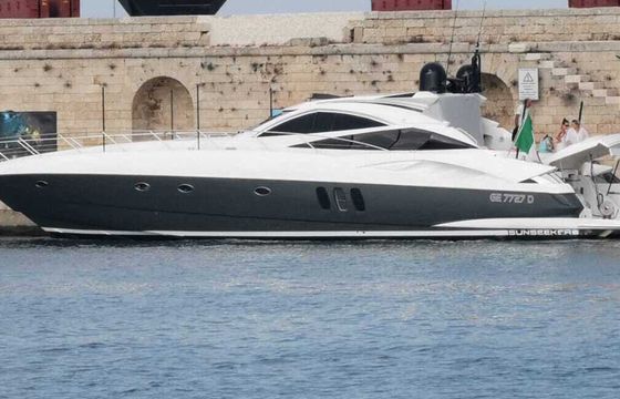 Motor yacht Sunseeker Predator 68 3100hp