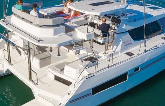 Catamaran Moorings 4500L/10 13m