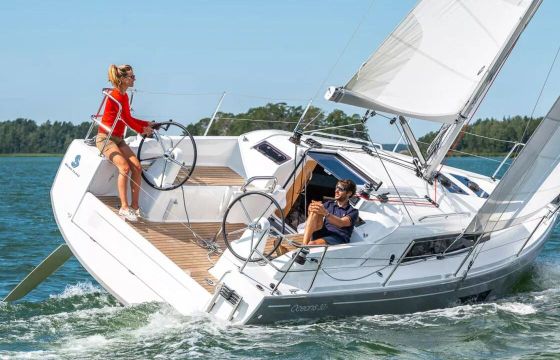 Sailboat BENETEAU OCEANIS 30.1 9m