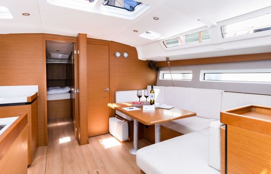 Sailboat Jeanneau Sun Odyssey 490 14.42m