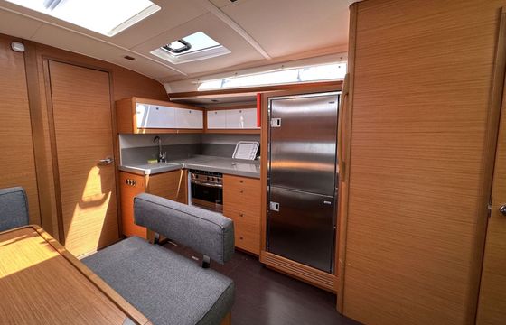 Sailboat Dufour 470 14m