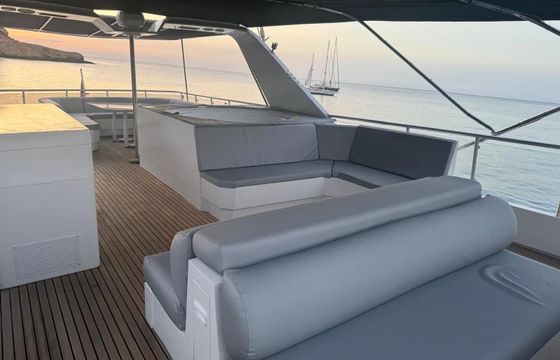 Motor yacht Canados 88 2200hp
