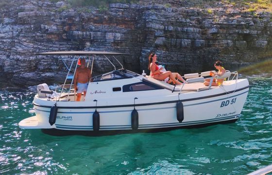 Motorboat Delphia Nano