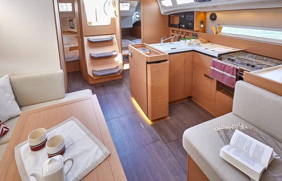 Sailboat Sun Odyssey 410 12.35m