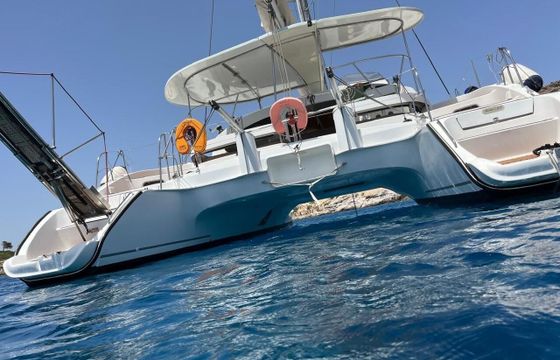 Catamaran Fountaine Pajot Lavezzi 40 12m