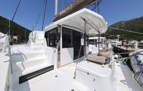 Catamaran Catana Group Bali 4.2 - 4 + 1 cab. 12m