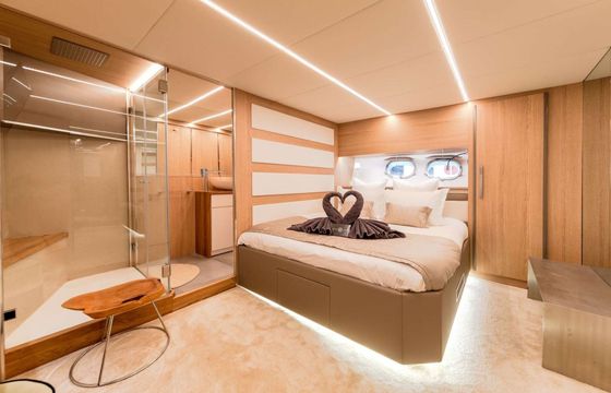Motor yacht San Lorenzo 22M 216hp