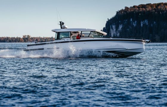 Motorboat Axopar 37 XC Cross Cabin 600hp