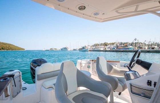 Motorboat QUICKSILVER 720 COMMANDER 225hp