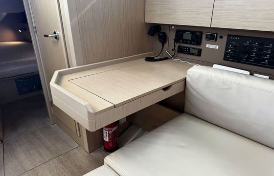 Sailboat Bénéteau Oceanis 38.1 - 2 cab. 11m