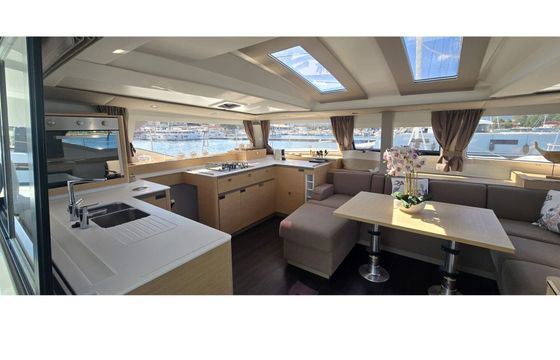Catamaran Fountaine Pajot Elba 45 13m