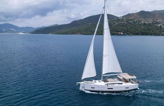 Sailboat Dufour 430 13m