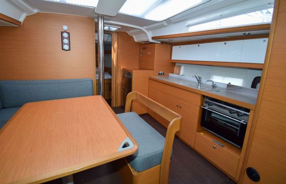 Sailboat Dufour 430 13m