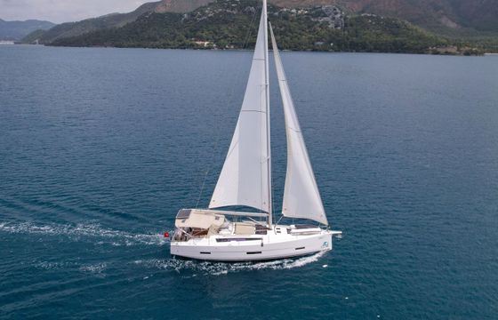 Sailboat Dufour 430 13m