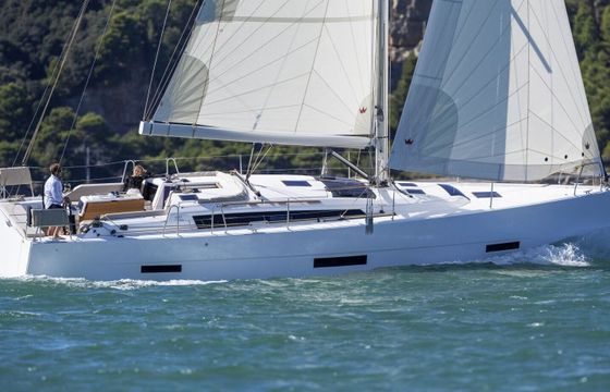 Sailboat Dufour 430 13m