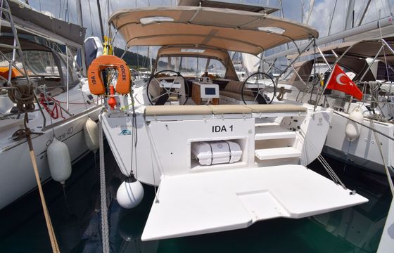 Sailboat Dufour 430 13m