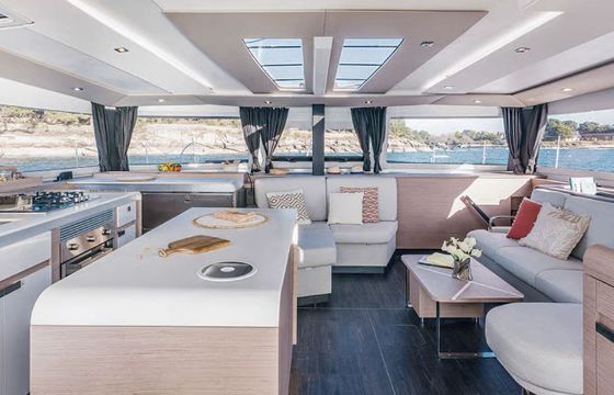 Catamaran Fountaine Pajot Aura 51 16m