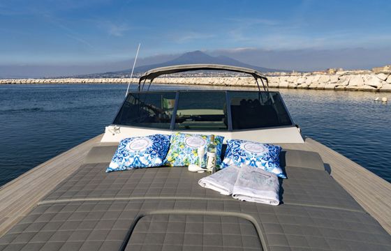 Motorboat Itama 38 900hp