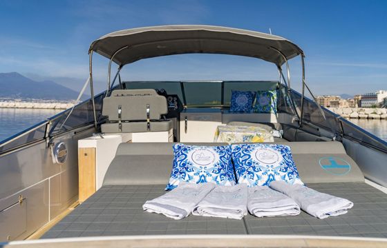 Motorboat Itama 38 900hp