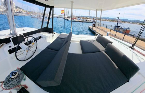 Catamaran LAGOON 460-4 CABINS 13.99m