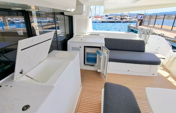 Catamaran LAGOON 460-4 CABINS 13.99m