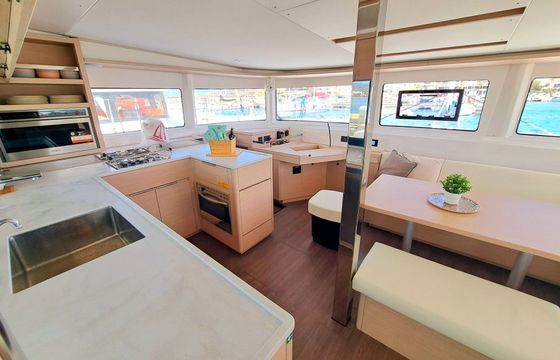 Catamaran LAGOON 460-4 CABINS 13.99m