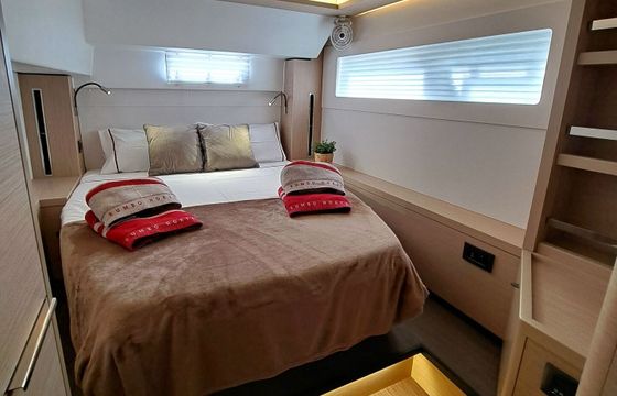 Catamaran LAGOON 460-4 CABINS 13.99m