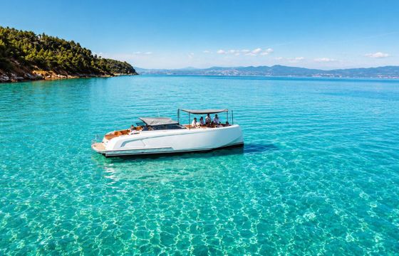 Motor yacht Vanquish Yachts VQ43 Mk2 880hp