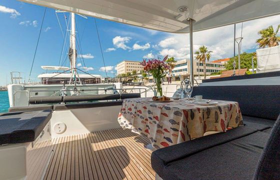 Catamaran Lagoon-Bénéteau Lagoon 40 - 4 + 2 cab 11m